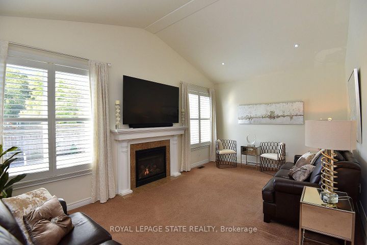 Photo 24 at 12 Degrow Crescent, Rural Glanbrook, Hamilton