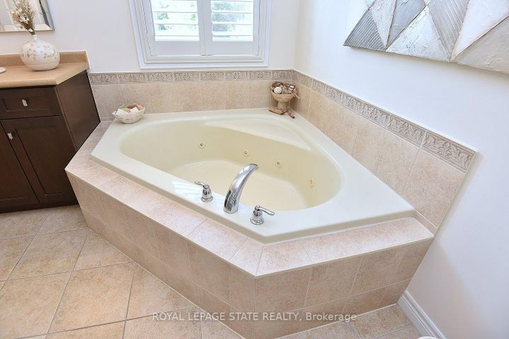 Photo 32 at 12 Degrow Crescent, Rural Glanbrook, Hamilton