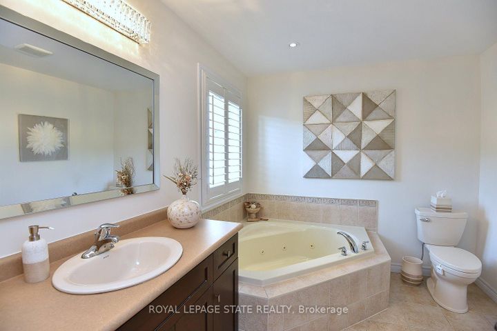 Photo 33 at 12 Degrow Crescent, Rural Glanbrook, Hamilton