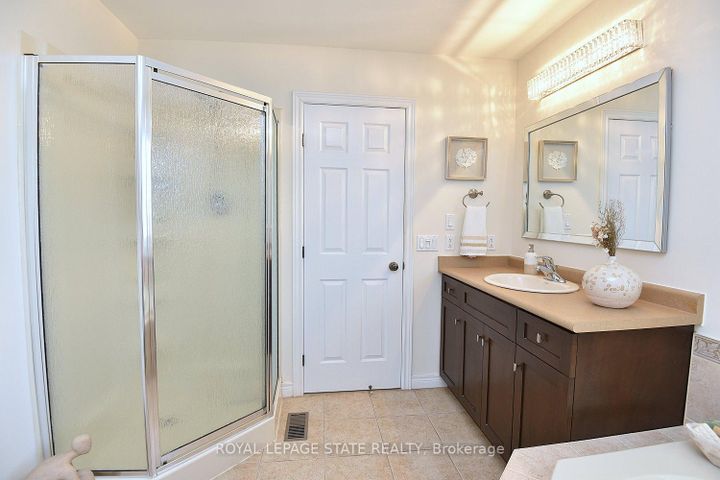 Photo 34 at 12 Degrow Crescent, Rural Glanbrook, Hamilton