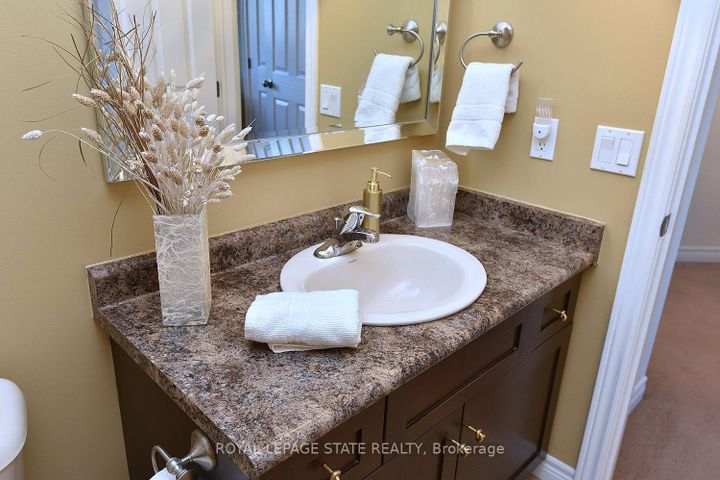 Photo 38 at 12 Degrow Crescent, Rural Glanbrook, Hamilton