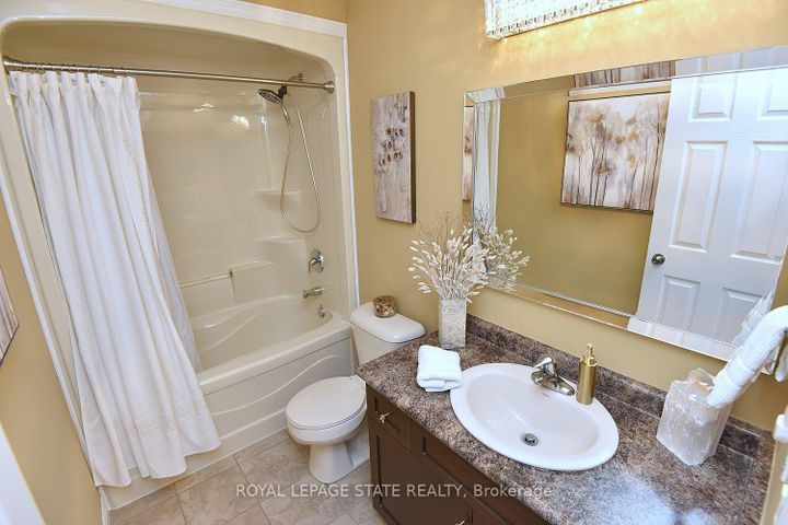 Photo 39 at 12 Degrow Crescent, Rural Glanbrook, Hamilton