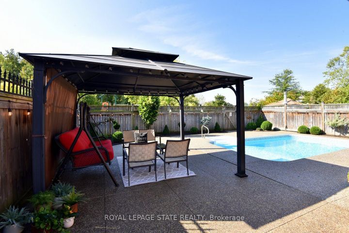 Photo 43 at 12 Degrow Crescent, Rural Glanbrook, Hamilton