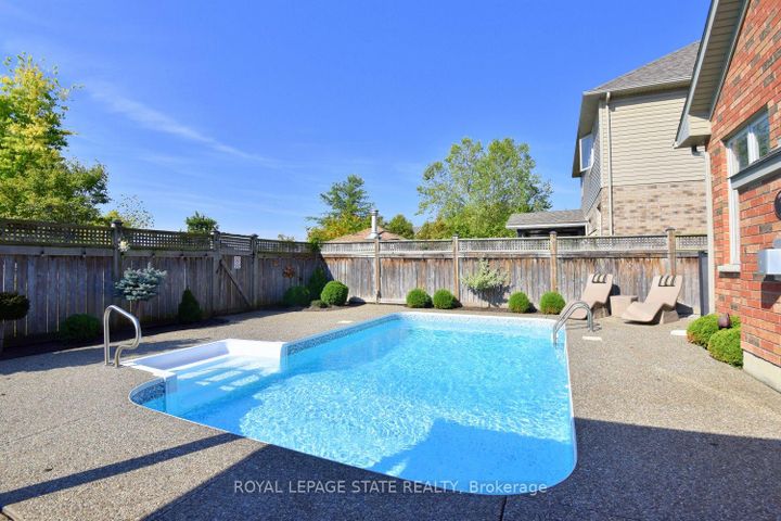 Photo 46 at 12 Degrow Crescent, Rural Glanbrook, Hamilton