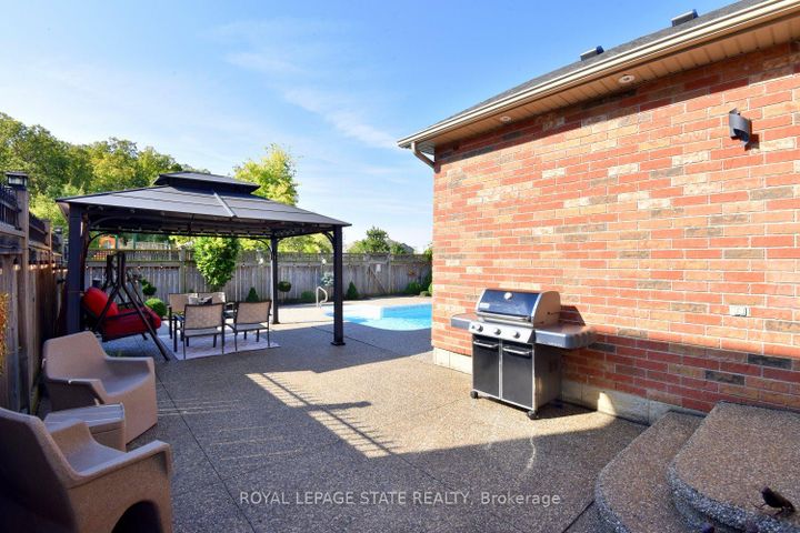 Photo 47 at 12 Degrow Crescent, Rural Glanbrook, Hamilton