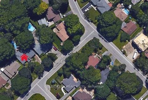 Photo 2 at 5 Hurlingham Crescent, Don Mills, Toronto