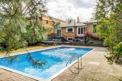 Photo 3 at 5 Hurlingham Crescent, Don Mills, Toronto