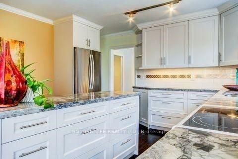Photo 6 at 5 Hurlingham Crescent, Don Mills, Toronto