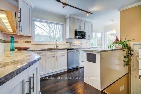 Photo 7 at 5 Hurlingham Crescent, Don Mills, Toronto