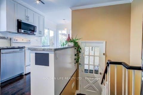 Photo 8 at 5 Hurlingham Crescent, Don Mills, Toronto