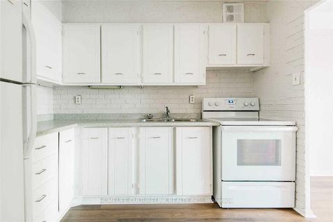 Photo 4 at 201 - 177 Linus Road E, Don Valley Village, Toronto