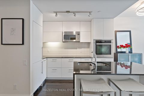 Photo 2 at 211 - 170 Avenue Road, Annex, Toronto