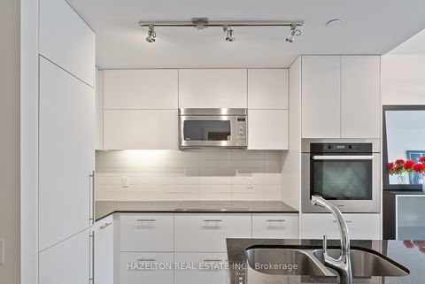 Photo 3 at 211 - 170 Avenue Road, Annex, Toronto Photo 3 at 211 - 170 Avenue Road, Annex, Toronto