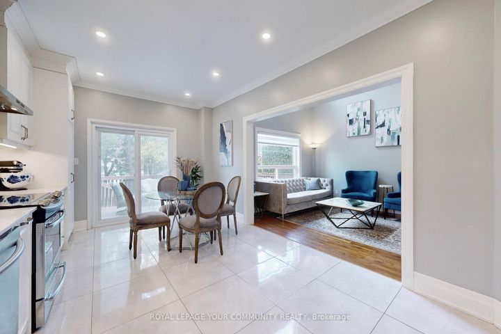 Photo 5 at 54 English Oak Drive, Oak Ridges Lake Wilcox, Richmond Hill