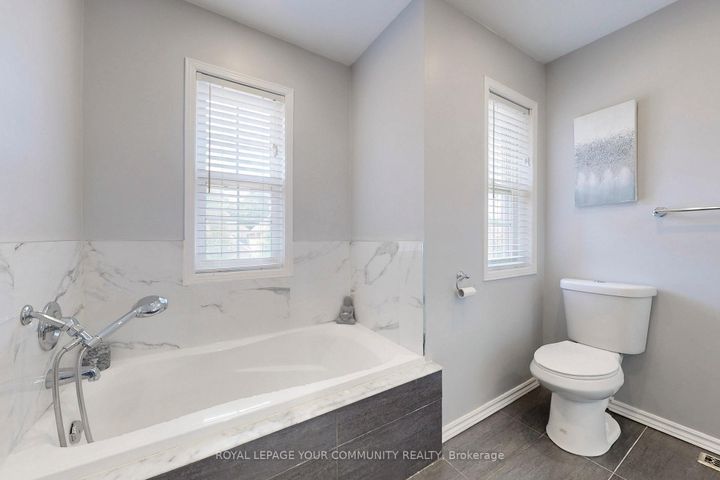 Photo 13 at 54 English Oak Drive, Oak Ridges Lake Wilcox, Richmond Hill