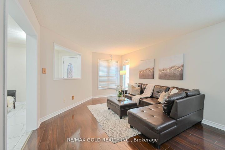 Photo 3 at 27 Buttercup Lane, Wellington, Brampton