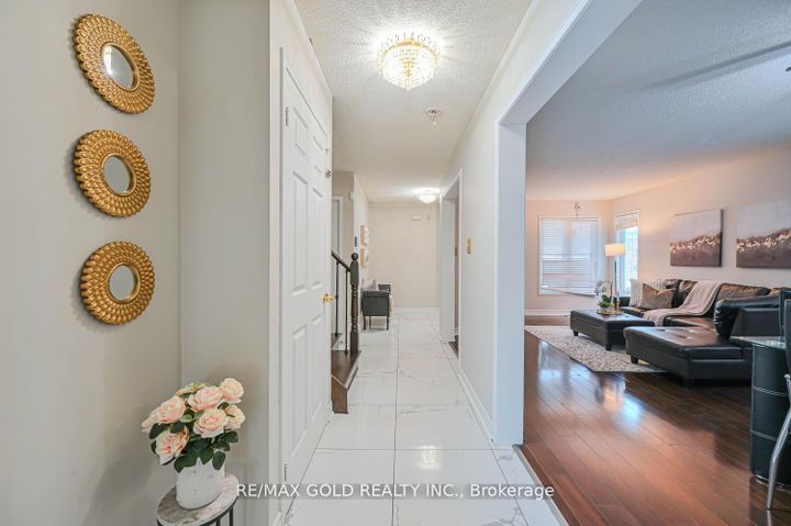 Photo 8 at 27 Buttercup Lane, Wellington, Brampton