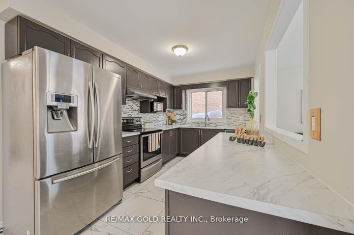 Photo 13 at 27 Buttercup Lane, Wellington, Brampton