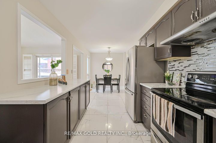 Photo 15 at 27 Buttercup Lane, Wellington, Brampton