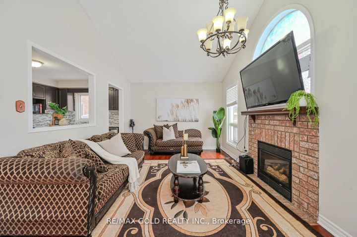 Photo 16 at 27 Buttercup Lane, Wellington, Brampton