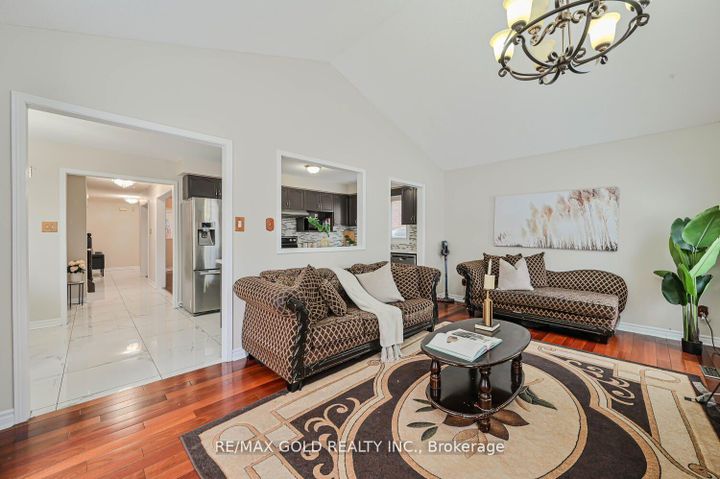 Photo 17 at 27 Buttercup Lane, Wellington, Brampton