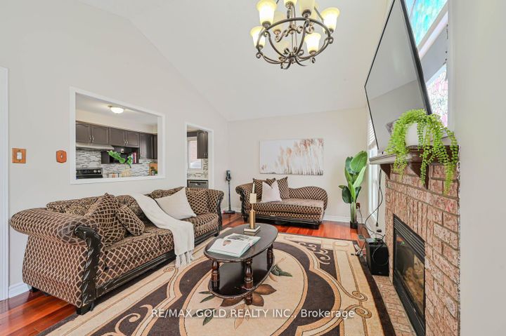 Photo 18 at 27 Buttercup Lane, Wellington, Brampton