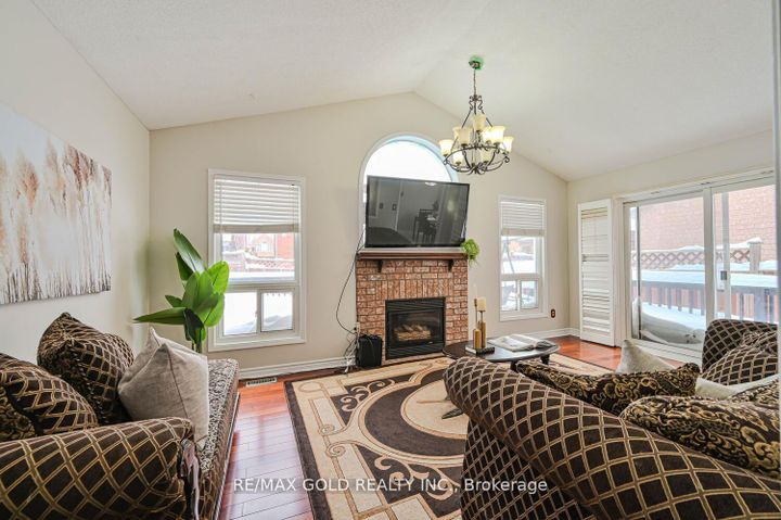 Photo 19 at 27 Buttercup Lane, Wellington, Brampton