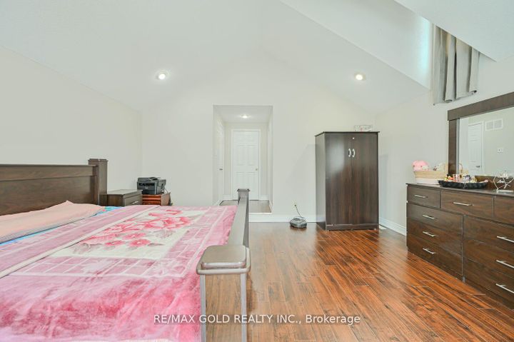 Photo 28 at 27 Buttercup Lane, Wellington, Brampton