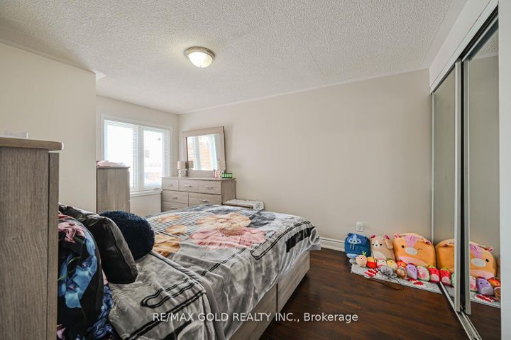 Photo 31 at 27 Buttercup Lane, Wellington, Brampton