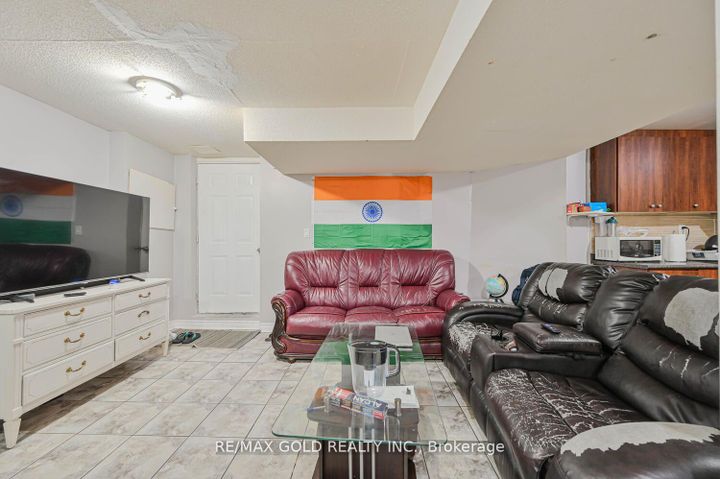 Photo 36 at 27 Buttercup Lane, Wellington, Brampton