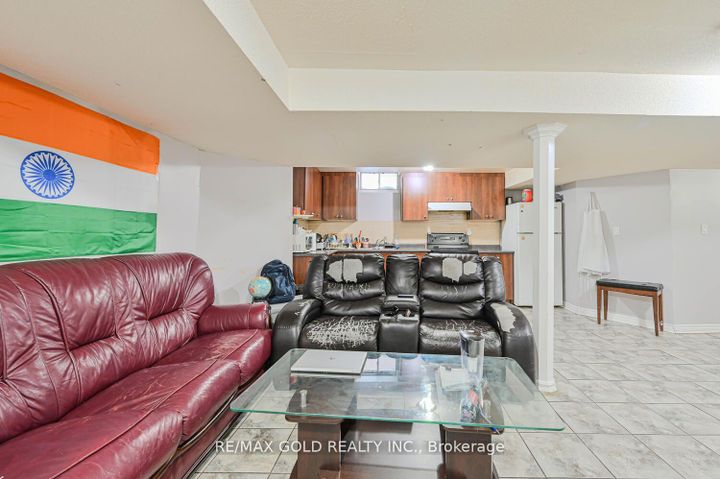 Photo 37 at 27 Buttercup Lane, Wellington, Brampton