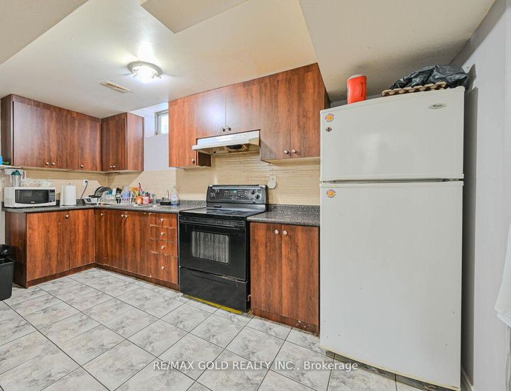 Photo 38 at 27 Buttercup Lane, Wellington, Brampton