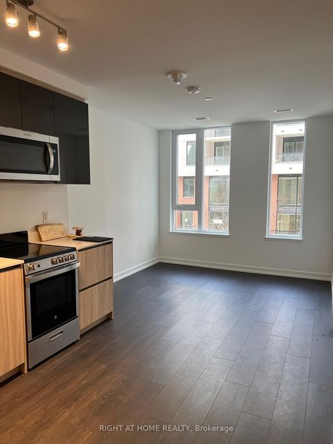 Photo 10 at 218 - 11 Maryport Avenue, CFB, Toronto