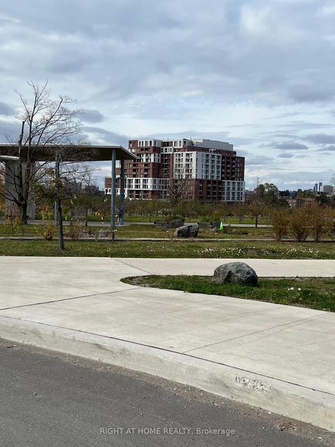 Photo 15 at 218 - 11 Maryport Avenue, CFB, Toronto