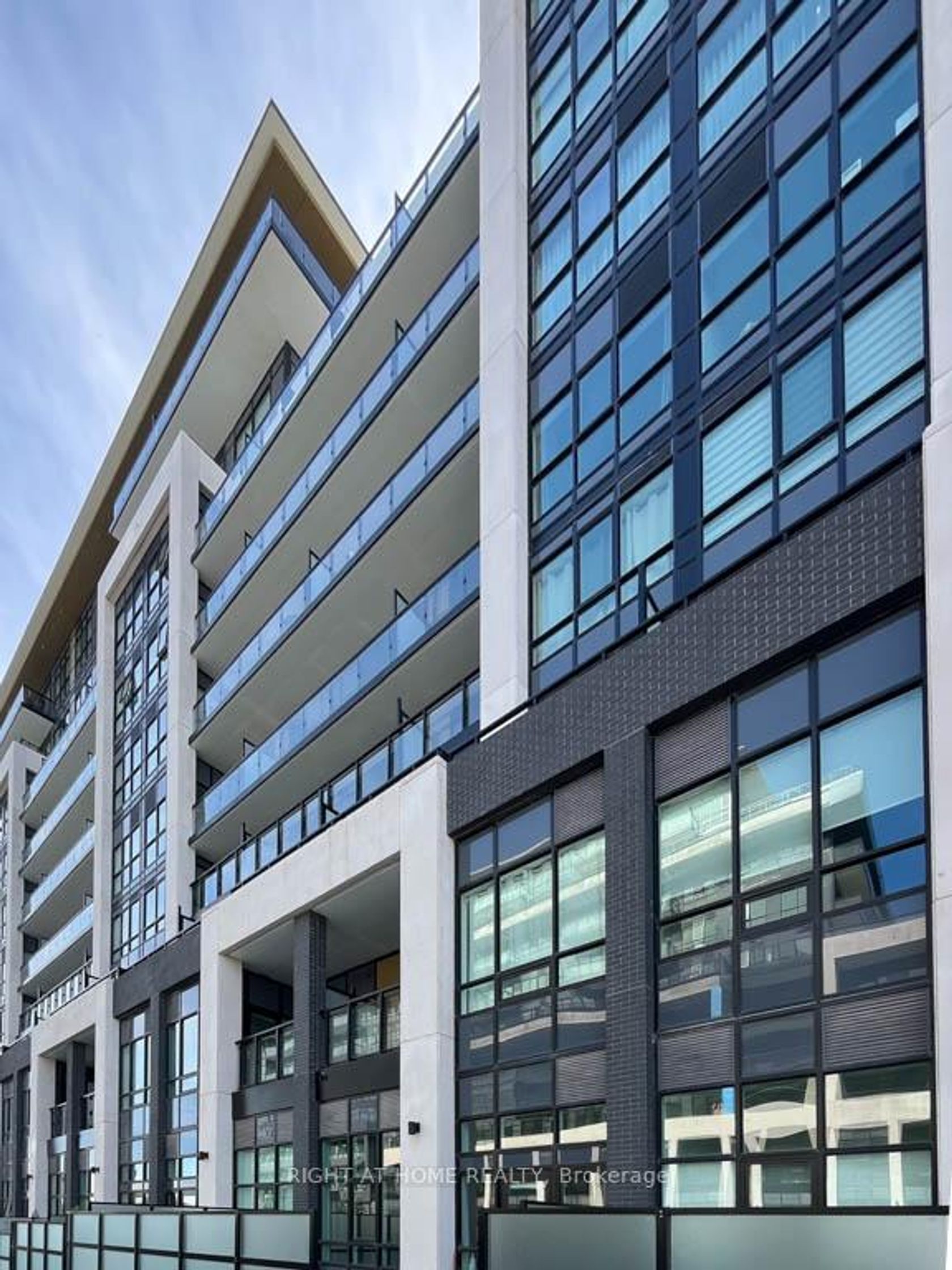 528 - 395 Dundas Street W, GO Glenorchy, Oakville 