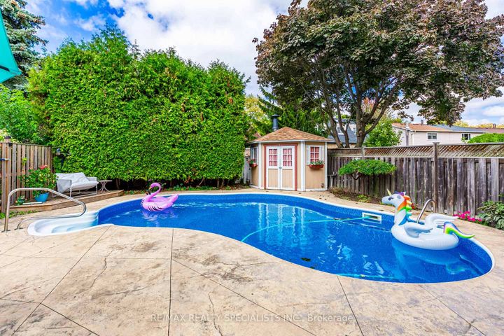 Photo 1 at 2917 Nipiwin Drive, Meadowvale, Mississauga