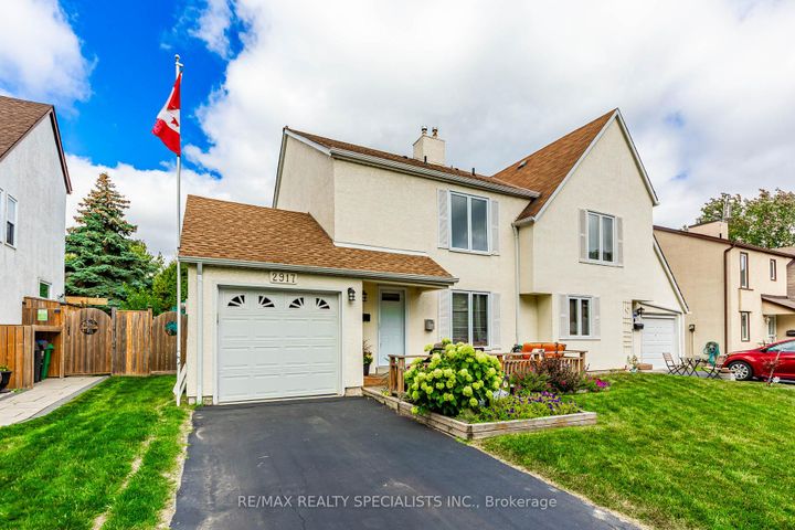 Photo 2 at 2917 Nipiwin Drive, Meadowvale, Mississauga