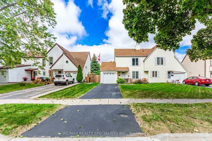 Photo 3 at 2917 Nipiwin Drive, Meadowvale, Mississauga