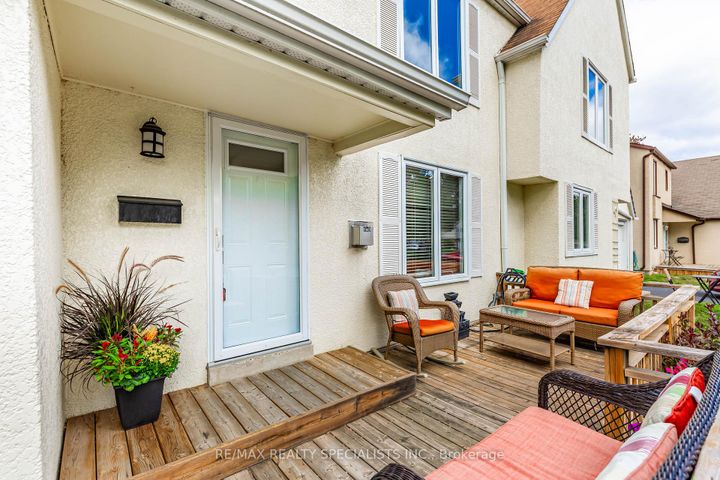 Photo 4 at 2917 Nipiwin Drive, Meadowvale, Mississauga