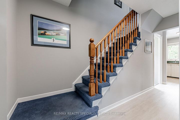 Photo 6 at 2917 Nipiwin Drive, Meadowvale, Mississauga