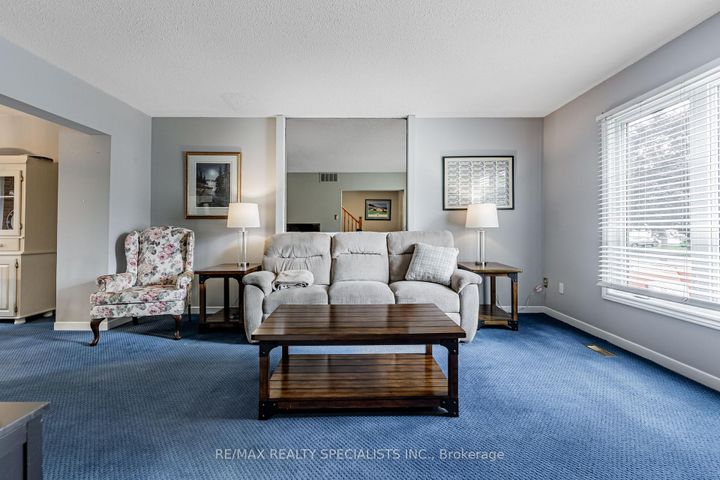 Photo 7 at 2917 Nipiwin Drive, Meadowvale, Mississauga