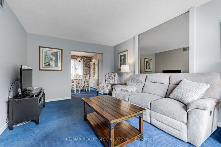 Photo 8 at 2917 Nipiwin Drive, Meadowvale, Mississauga
