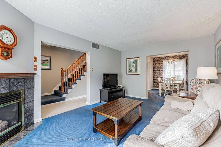 Photo 9 at 2917 Nipiwin Drive, Meadowvale, Mississauga