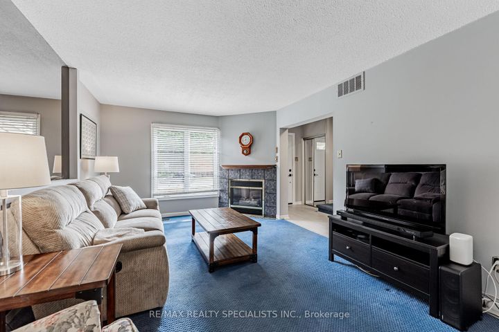 Photo 10 at 2917 Nipiwin Drive, Meadowvale, Mississauga