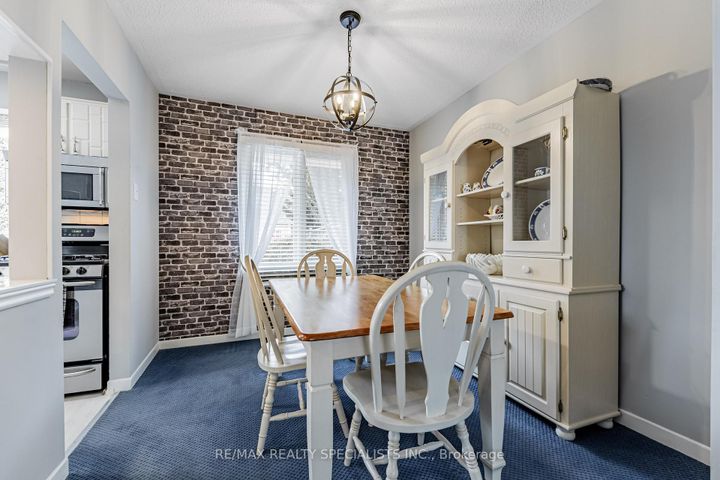 Photo 11 at 2917 Nipiwin Drive, Meadowvale, Mississauga