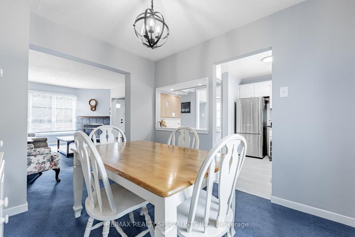 Photo 12 at 2917 Nipiwin Drive, Meadowvale, Mississauga