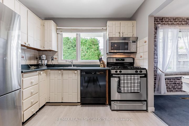 Photo 15 at 2917 Nipiwin Drive, Meadowvale, Mississauga