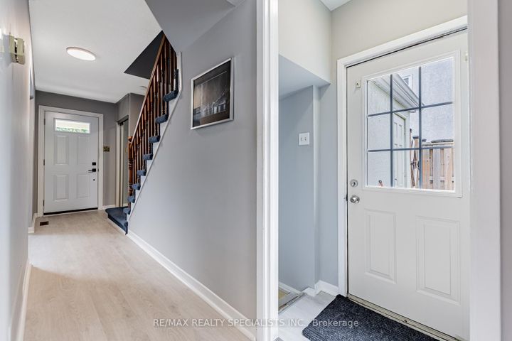 Photo 16 at 2917 Nipiwin Drive, Meadowvale, Mississauga