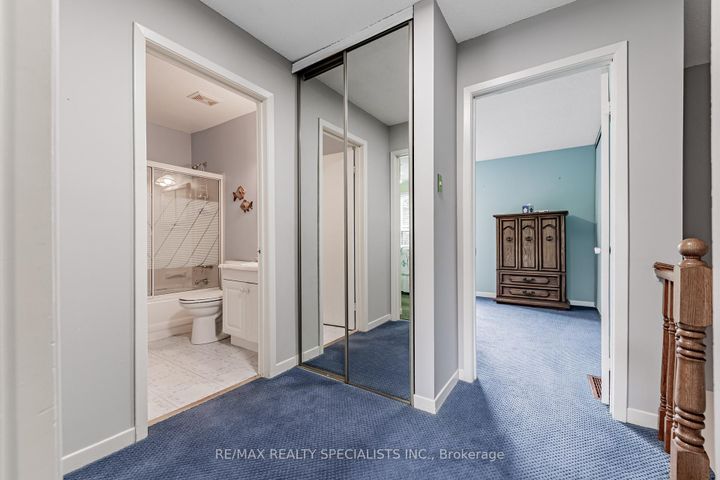 Photo 17 at 2917 Nipiwin Drive, Meadowvale, Mississauga
