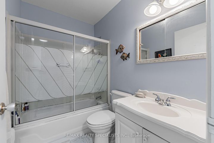 Photo 18 at 2917 Nipiwin Drive, Meadowvale, Mississauga